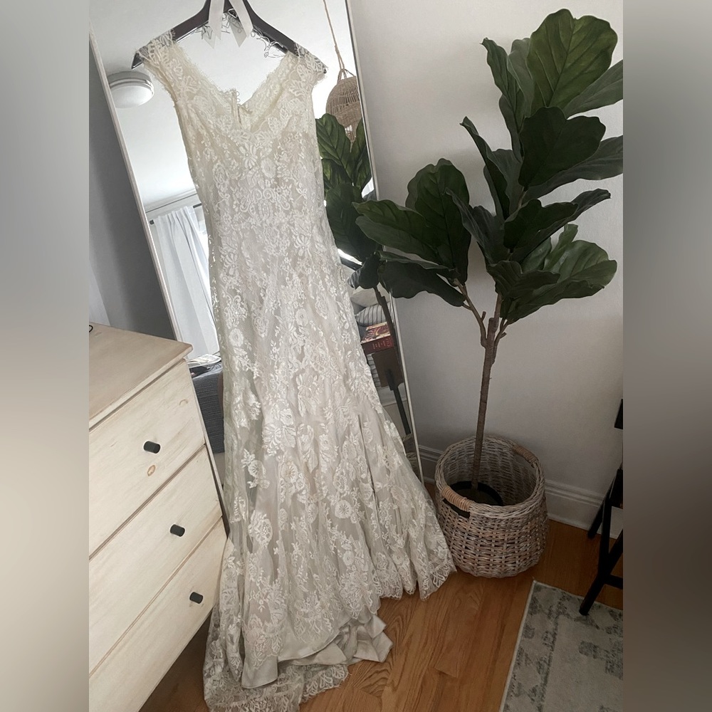 Lace Wedding Dress with straps and silk lining